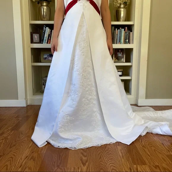 🆕 David’s Bridal Satin A-line Halter w/ Split Front Wedding Dress & Veil Sz. 10 - Picture 9 of 13